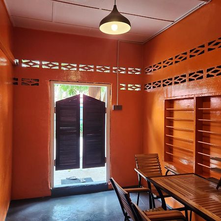 Gecko Guesthouse Пантай-Сенанг Экстерьер фото