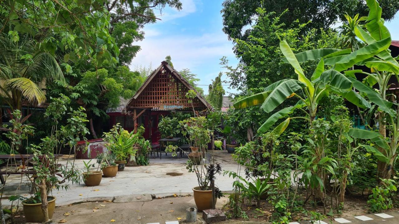 Gecko Guesthouse Пантай-Сенанг Экстерьер фото