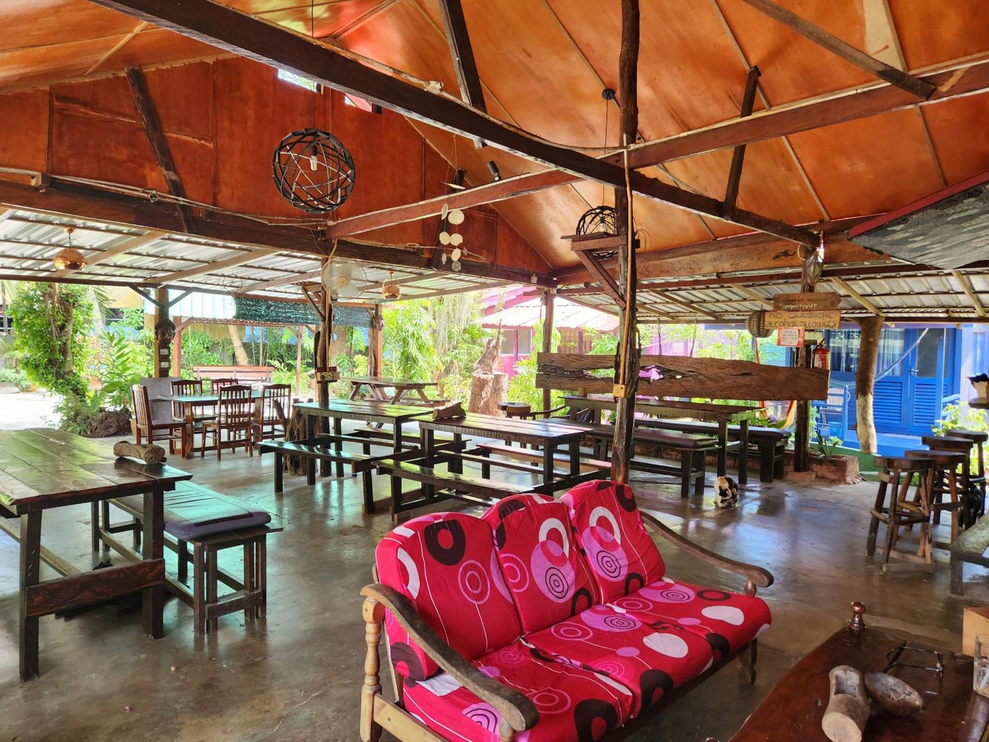 Gecko Guesthouse Пантай-Сенанг Экстерьер фото