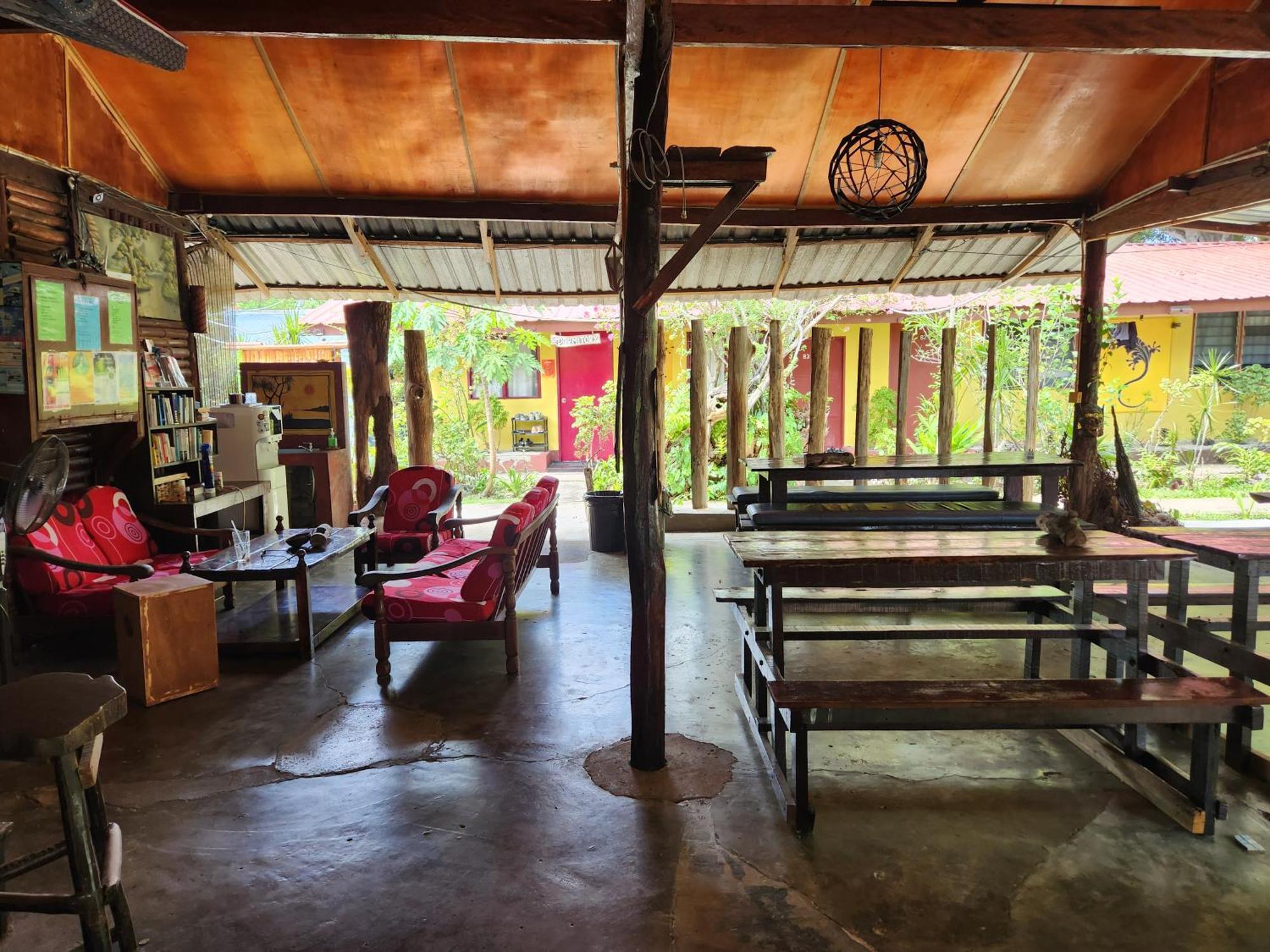 Gecko Guesthouse Пантай-Сенанг Экстерьер фото